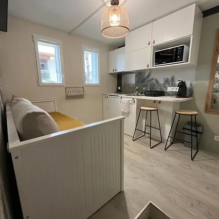 Apartment Box, Petite Studette Bord De *